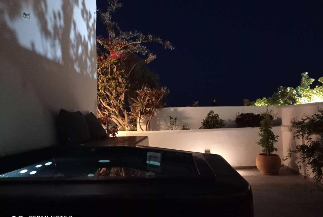 אויה Sensia Luxury Studio With Hot Tub מראה חיצוני תמונה